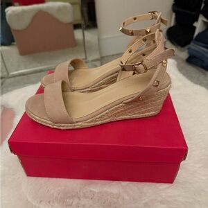 Cream Wedge Shoes with Ankle Strap and Soft Finish